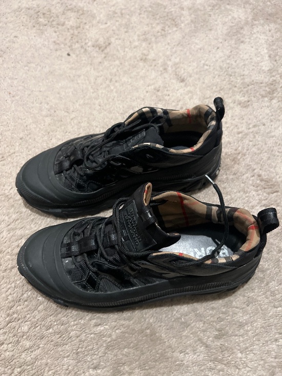 Burberry Shoes - Burberry sneakers